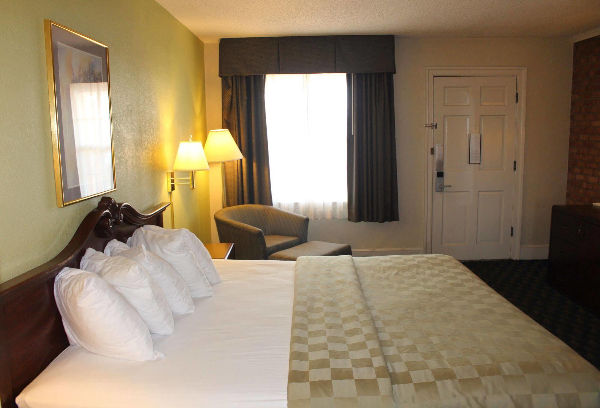 Governor House Inn Arlington/Falls Church Exterior foto